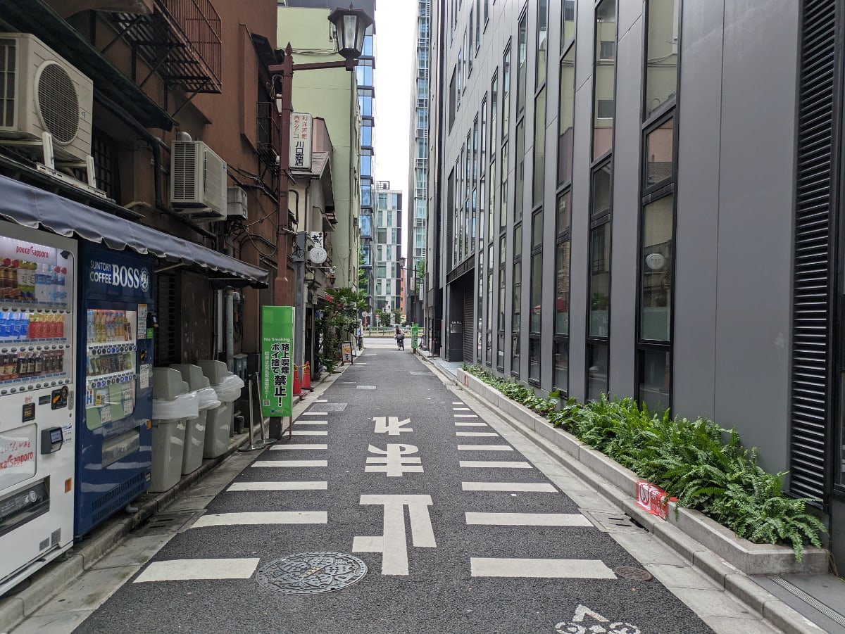 v20251016150710/fresh/building/J00100482521_16