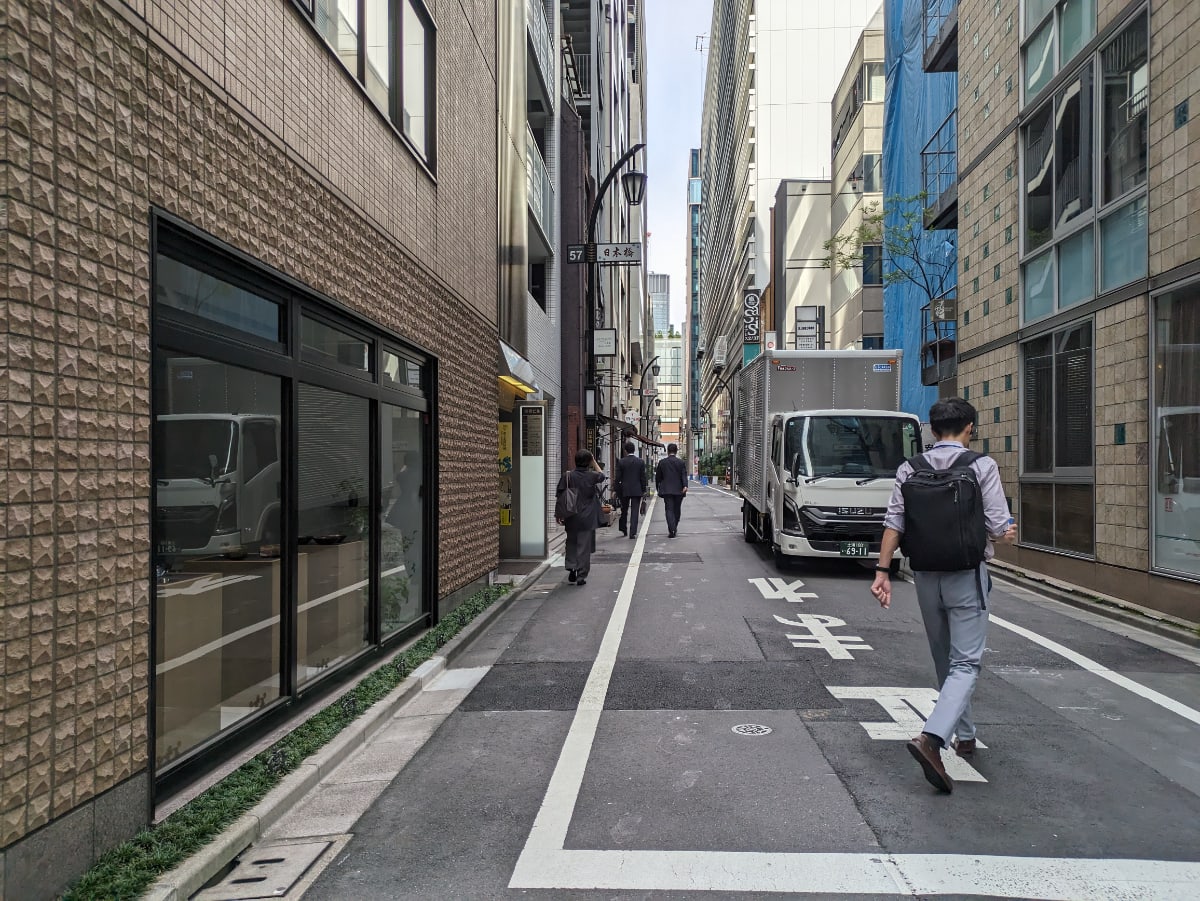v20251017150707/fresh/building/J00100404211_15