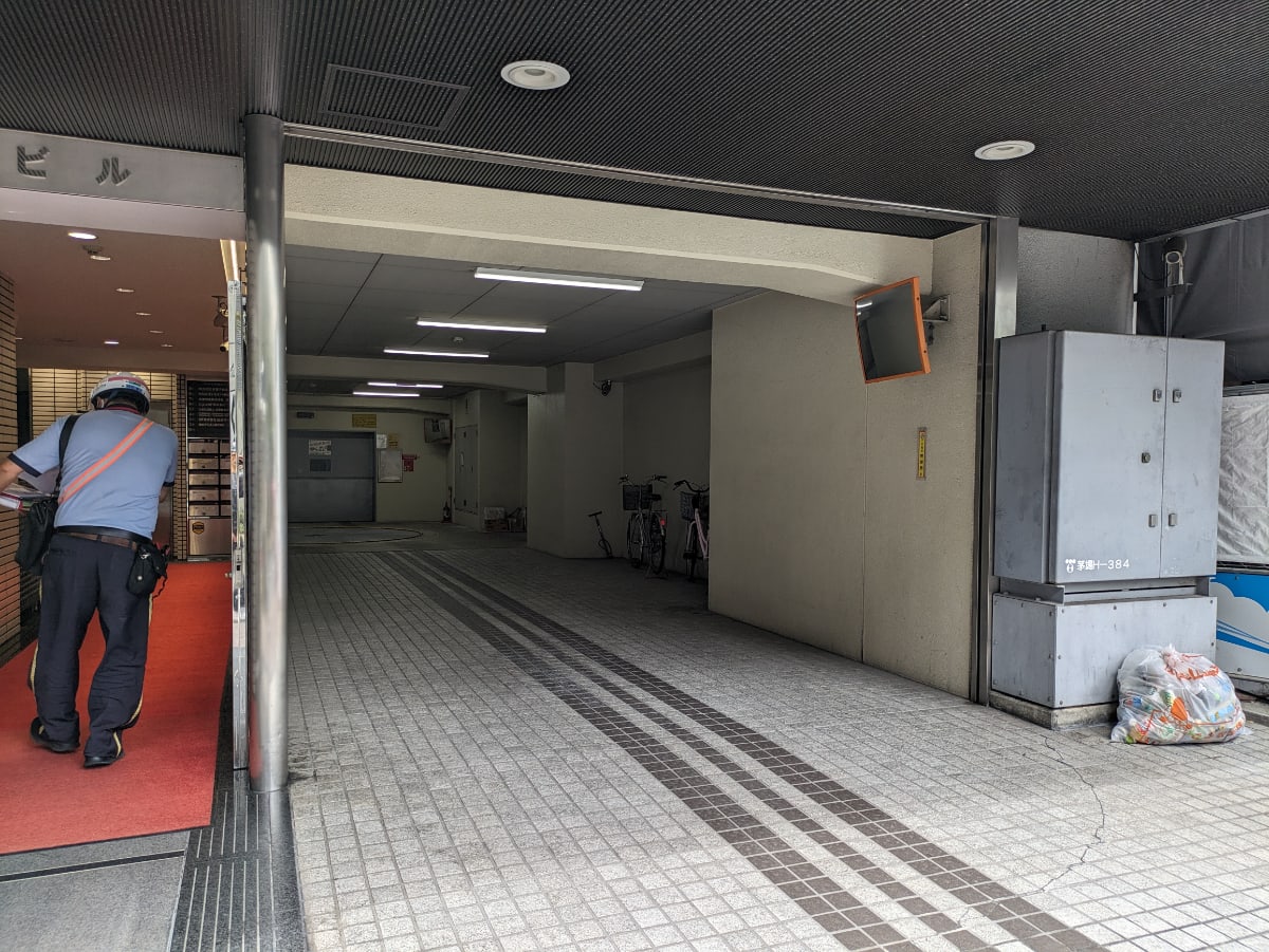 v20251018150606/fresh/building/J00100389557_15