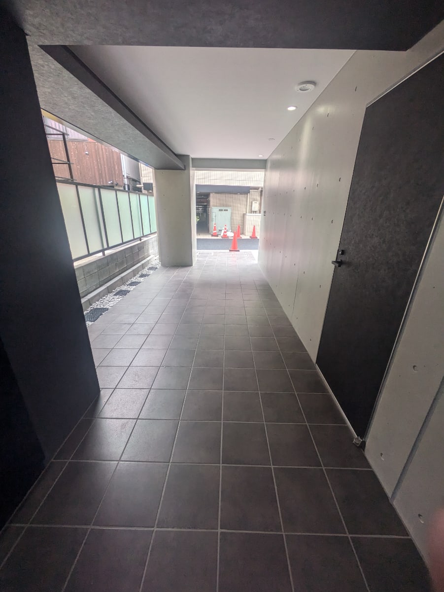 v20251018150606/fresh/building/J00100632927_10
