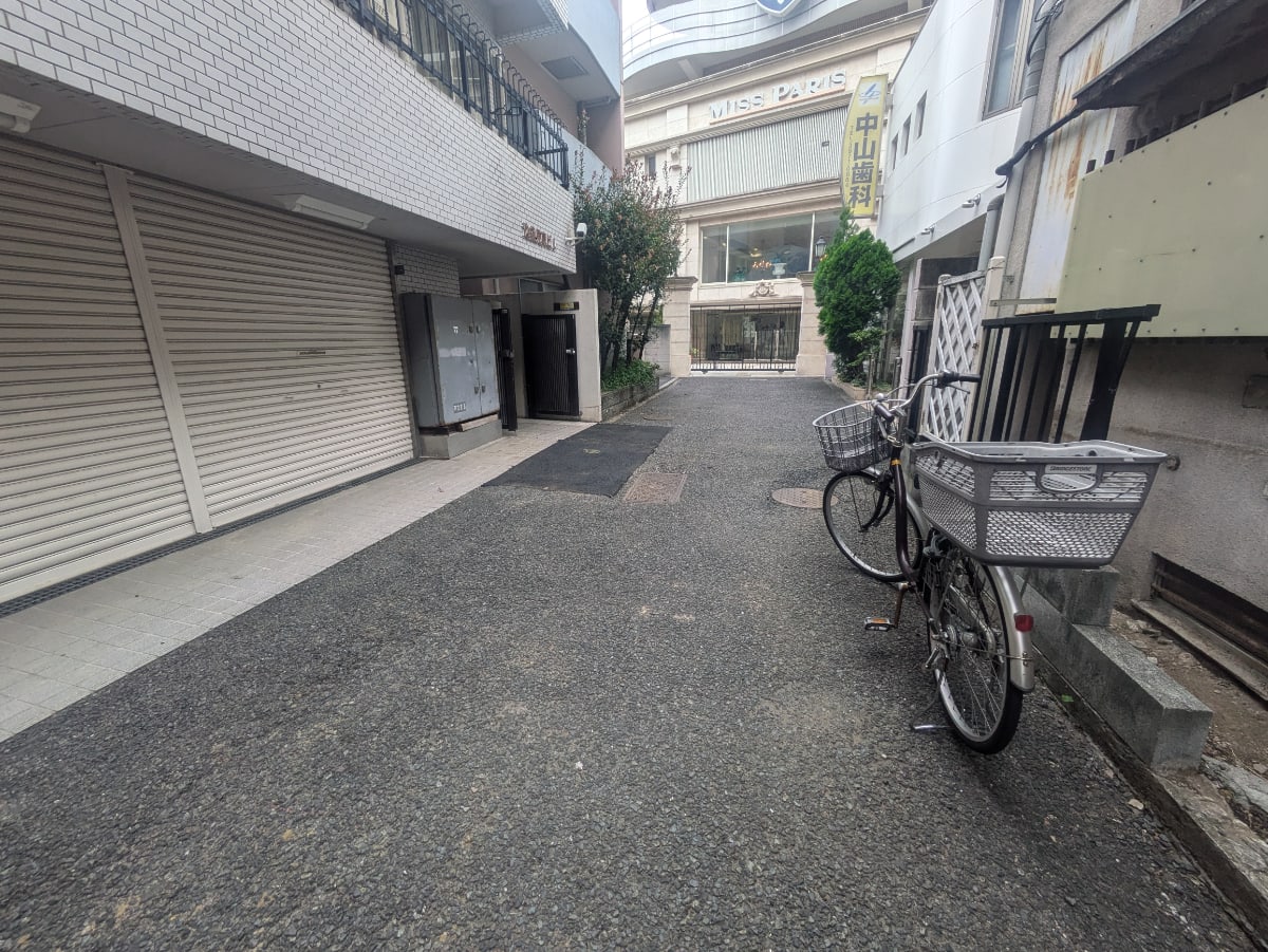 v20251018150606/fresh/building/J00100633032_11