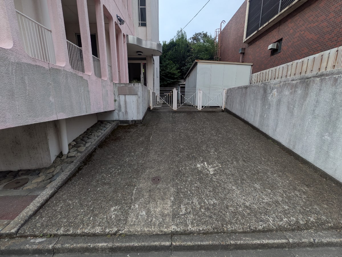 v20251019150703/fresh/building/J00100360317_13