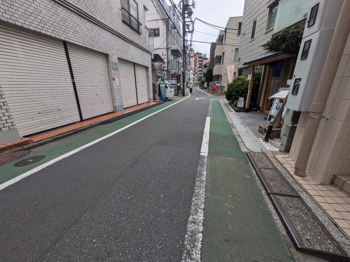 v20251019150703/fresh/building/J00100372282_12