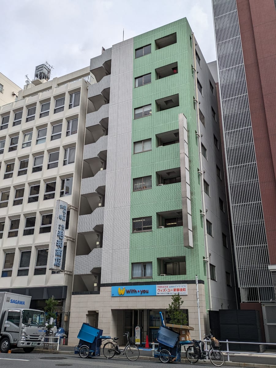 v20251019150703/fresh/building/J00100394921_7