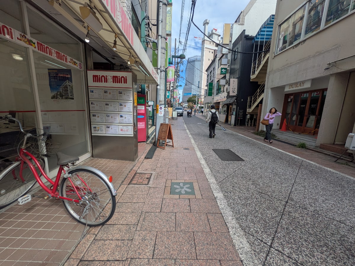 v20251019150703/fresh/building/J00100404899_11