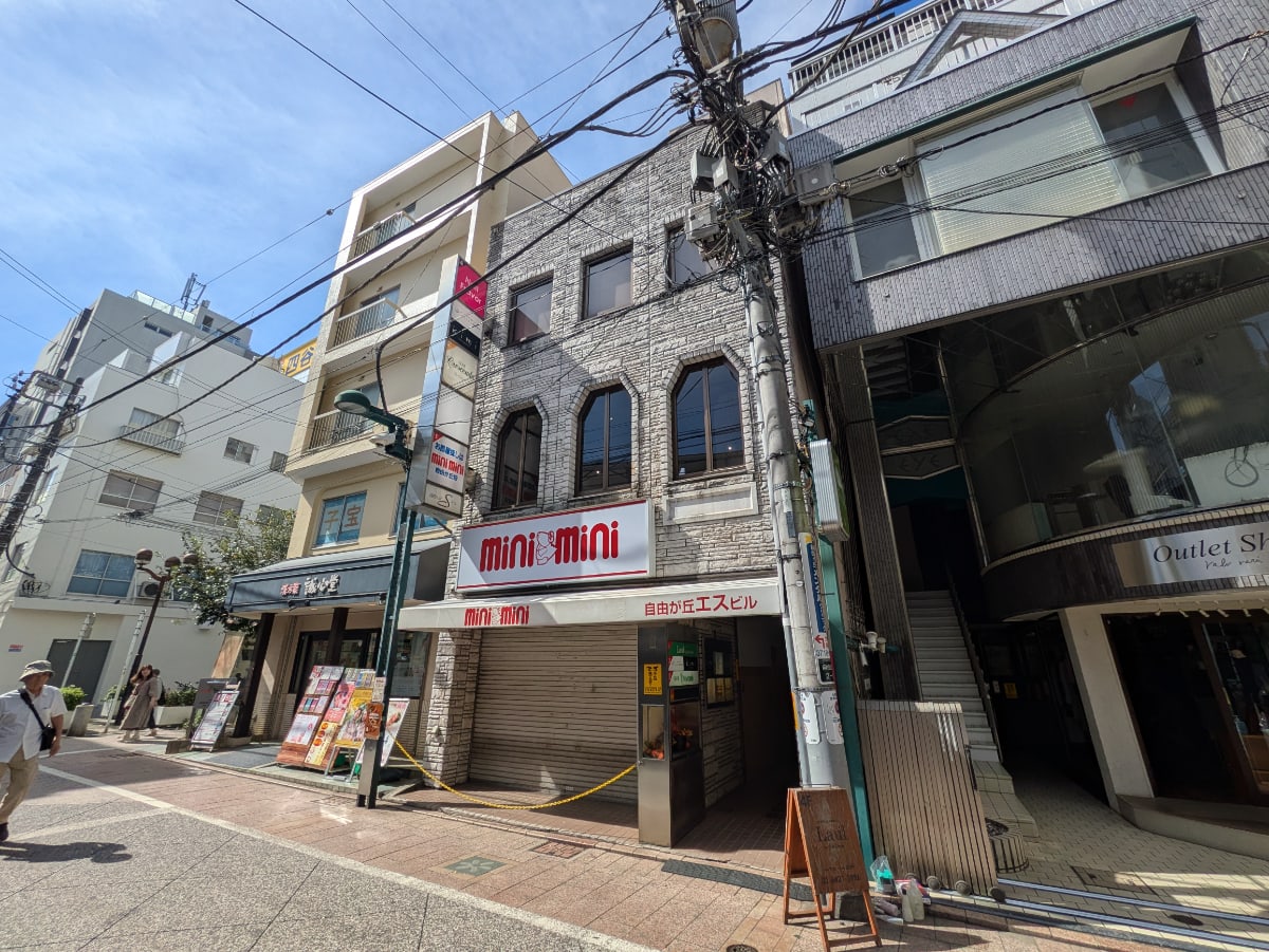 v20251019150703/fresh/building/J00100404899_7