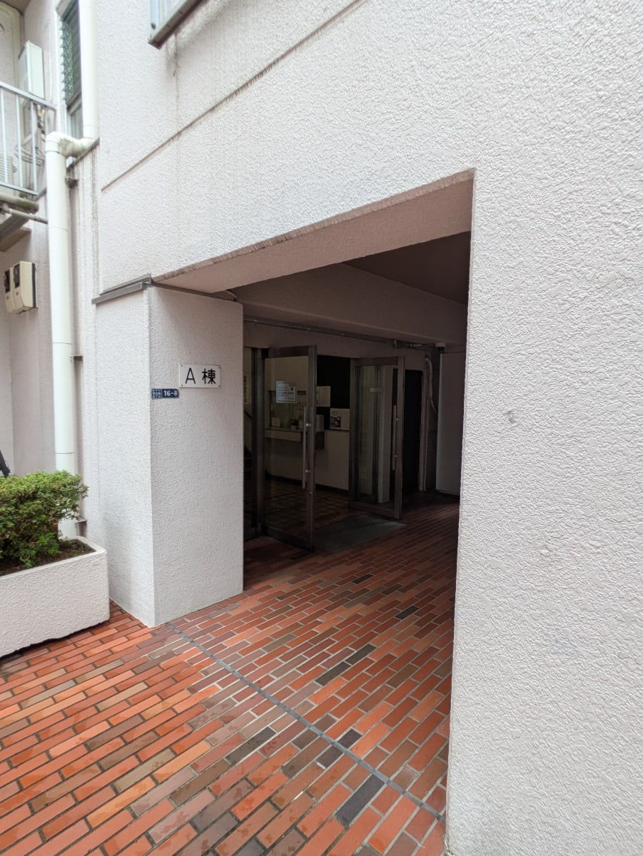 v20251019150703/fresh/building/J00100406325_12