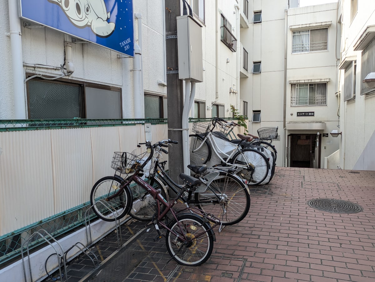 v20251019150703/fresh/building/J00100418728_9