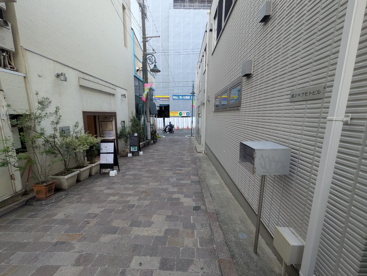 v20251019150703/fresh/building/J00100427321_11