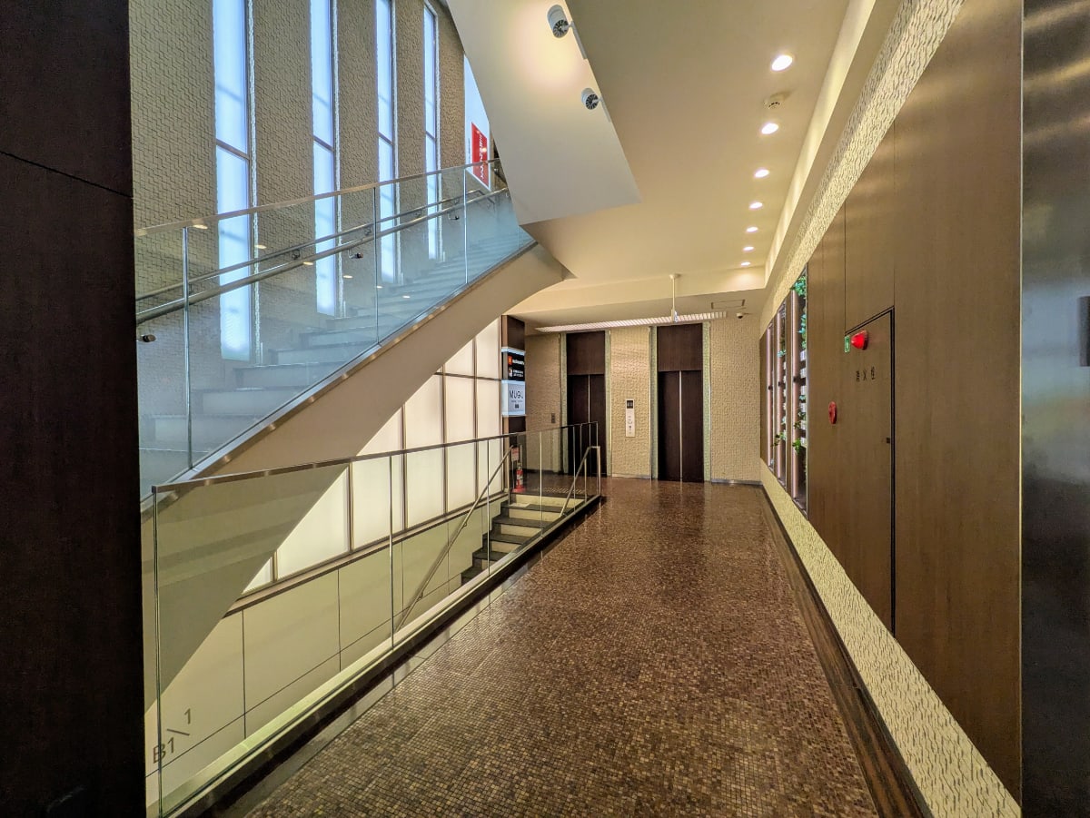 v20251019150703/fresh/building/J00100498189_7