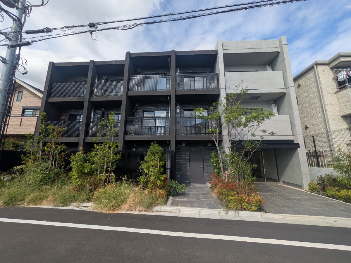 v20251019150703/fresh/building/J00100632372_1
