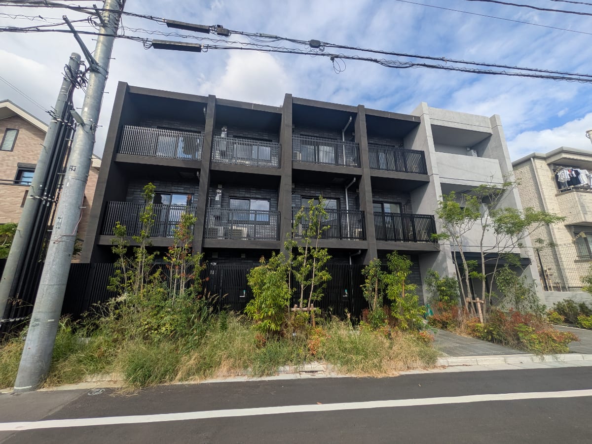 v20251019150703/fresh/building/J00100632372_8