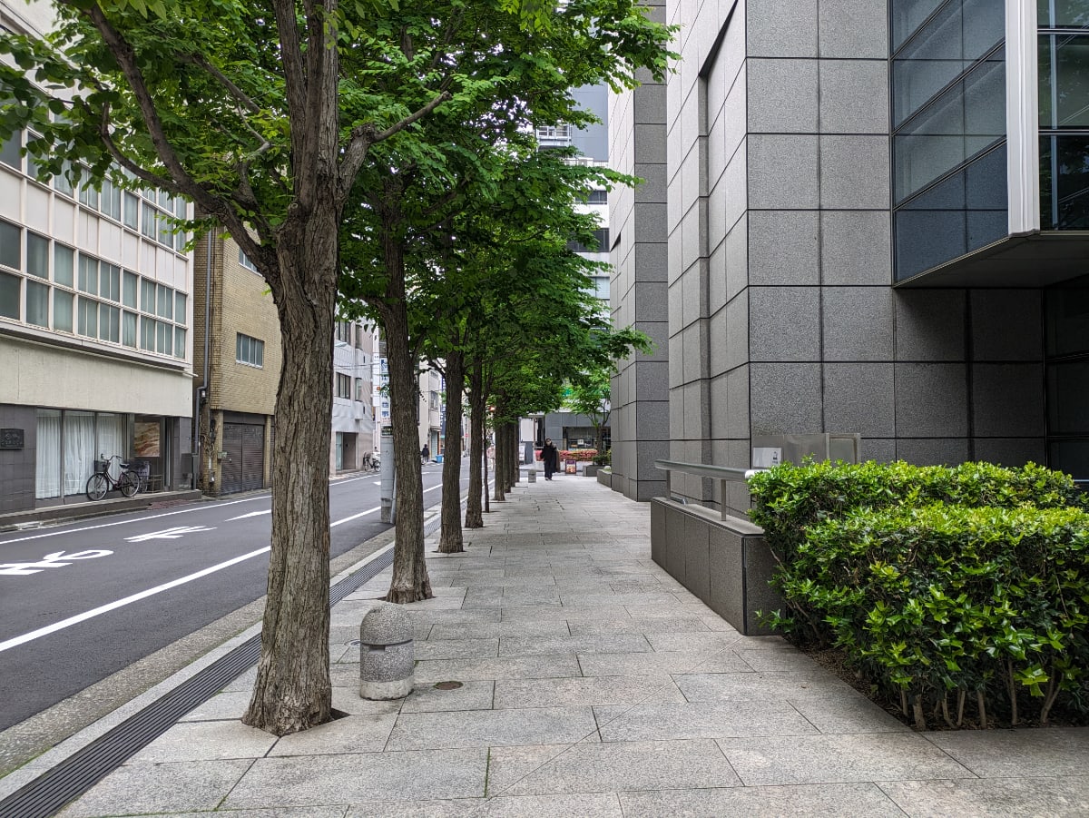 v20251025150703/fresh/building/J00100357302_17