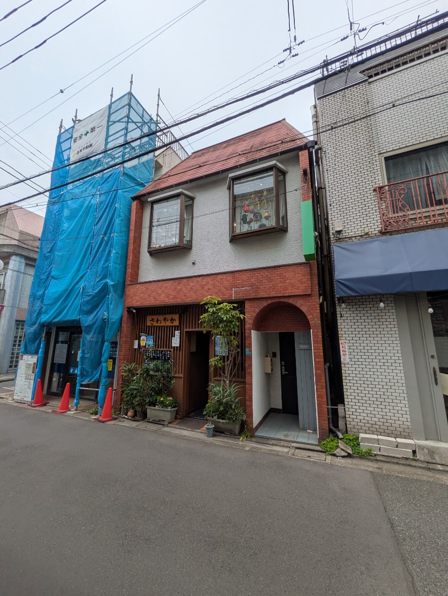 v20251025150703/fresh/building/J00100370242_1