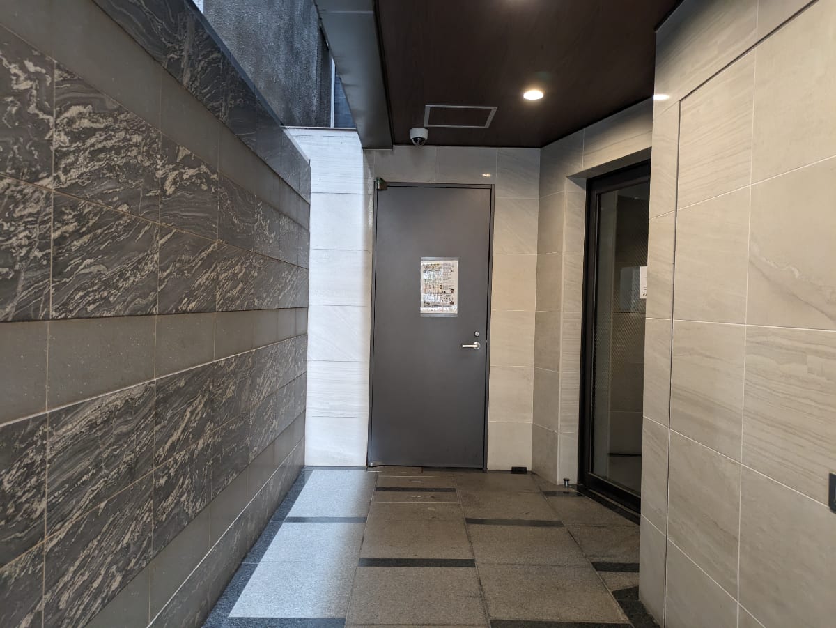 v20251025150703/fresh/building/J00100376952_9