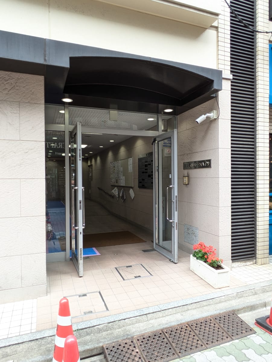 v20251025150703/fresh/building/J00100379766_8