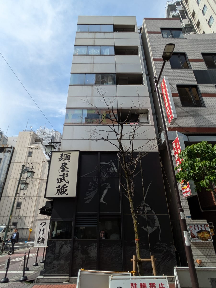 v20251025150703/fresh/building/J00100379982_8