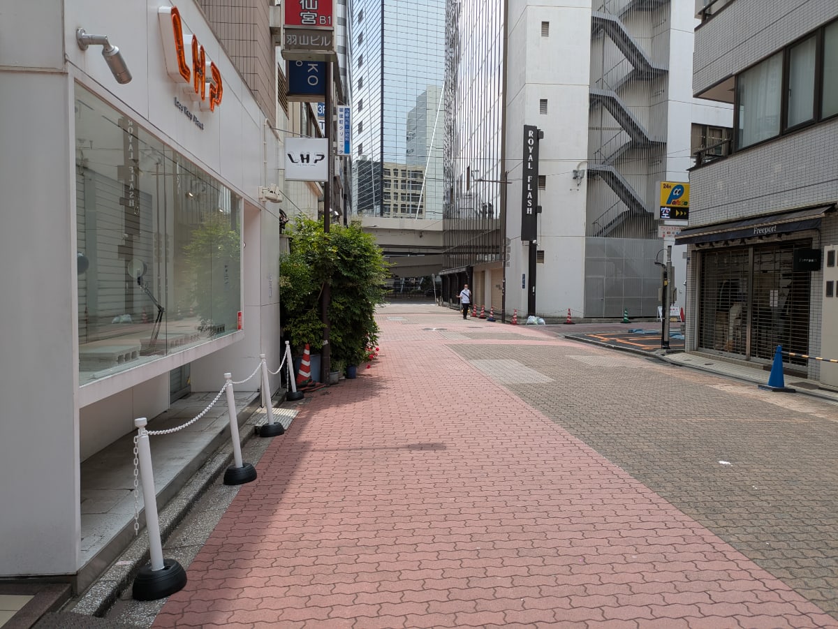 v20251025150703/fresh/building/J00100381204_10