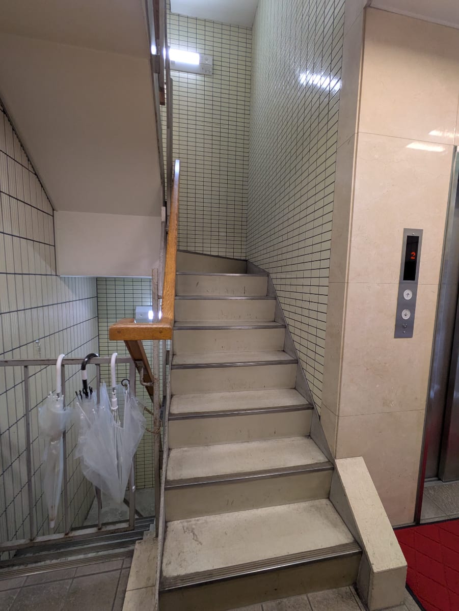 v20251025150703/fresh/building/J00100389818_15