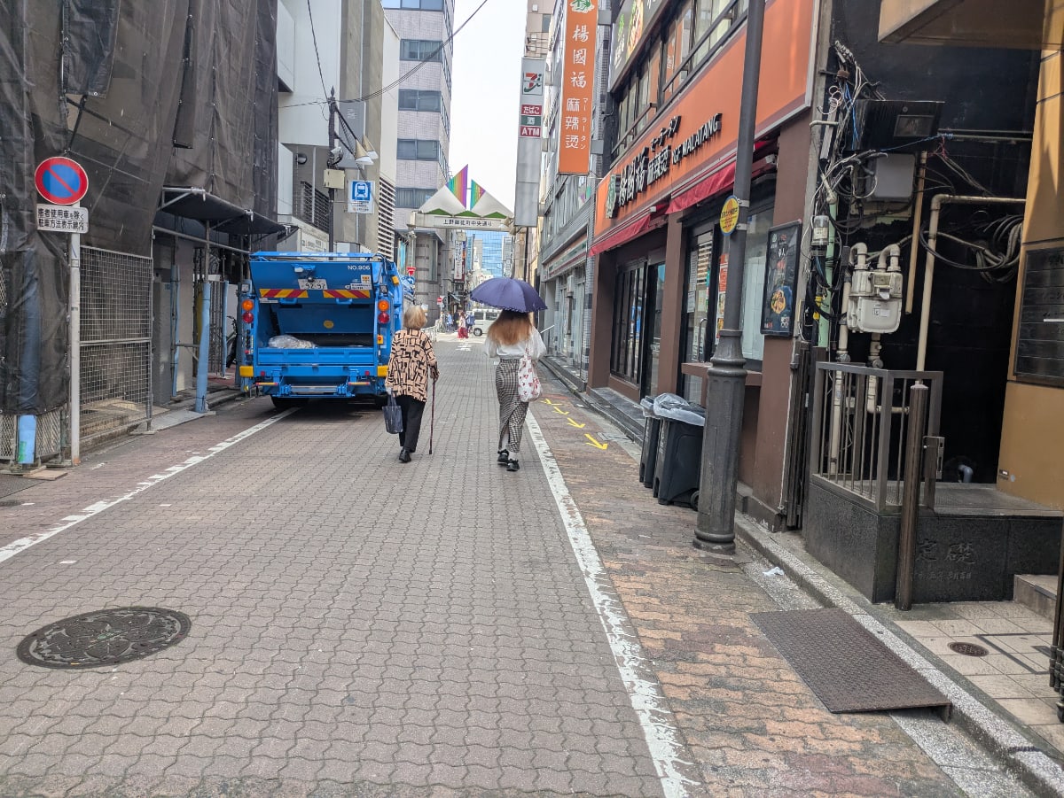 v20251025150703/fresh/building/J00100389818_2