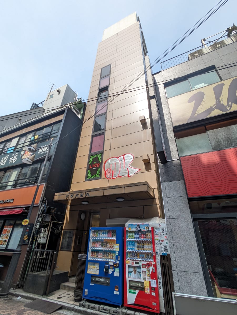 v20251025150703/fresh/building/J00100389818_9