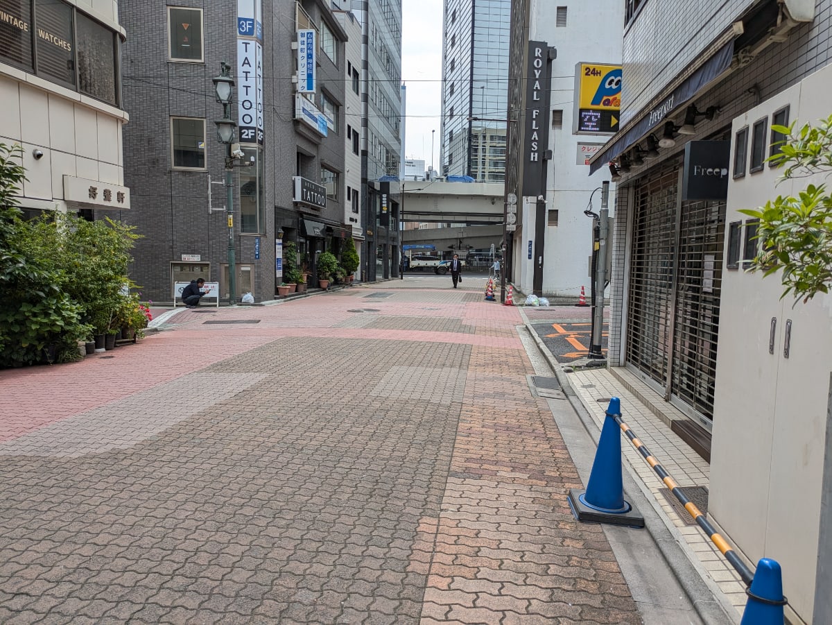 v20251025150703/fresh/building/J00100389845_13
