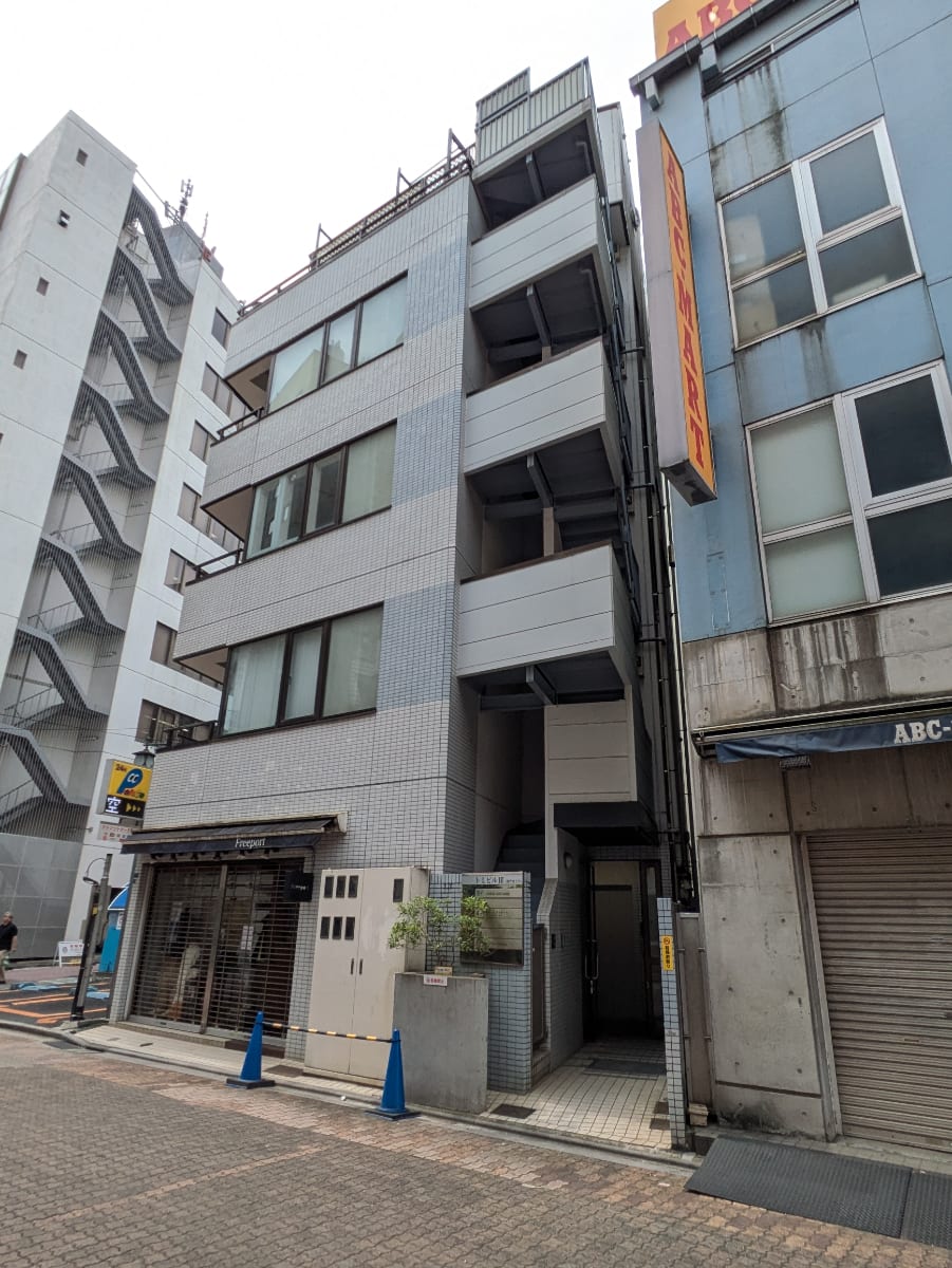 v20251025150703/fresh/building/J00100389845_16
