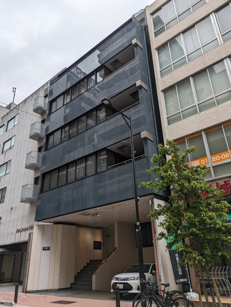v20251025150703/fresh/building/J00100390499_9