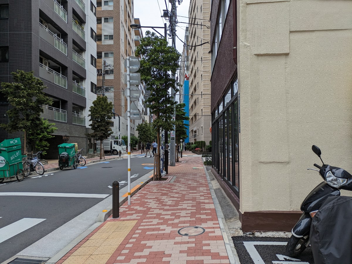 v20251025150703/fresh/building/J00100393915_15