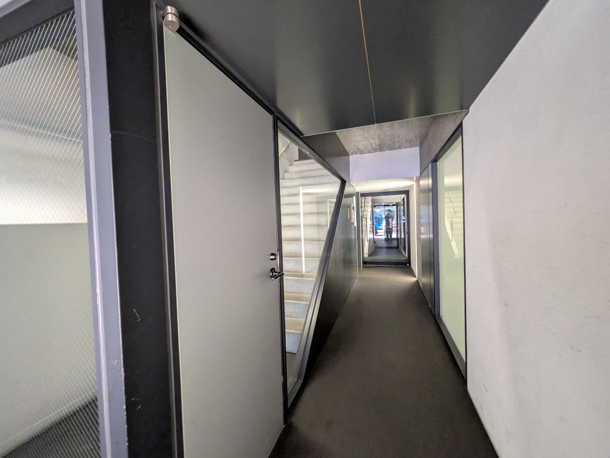 v20251025150703/fresh/building/J00100404359_8