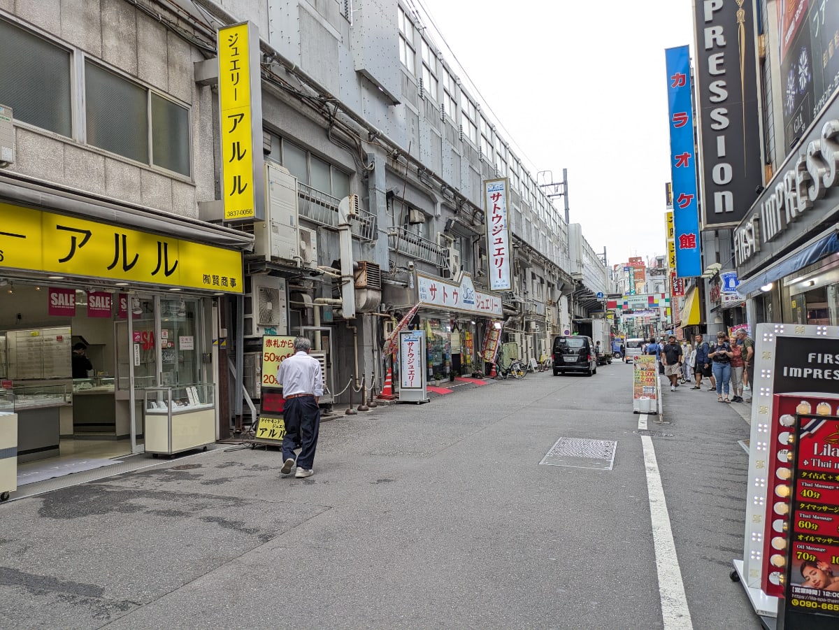 v20251025150703/fresh/building/J00100409518_12