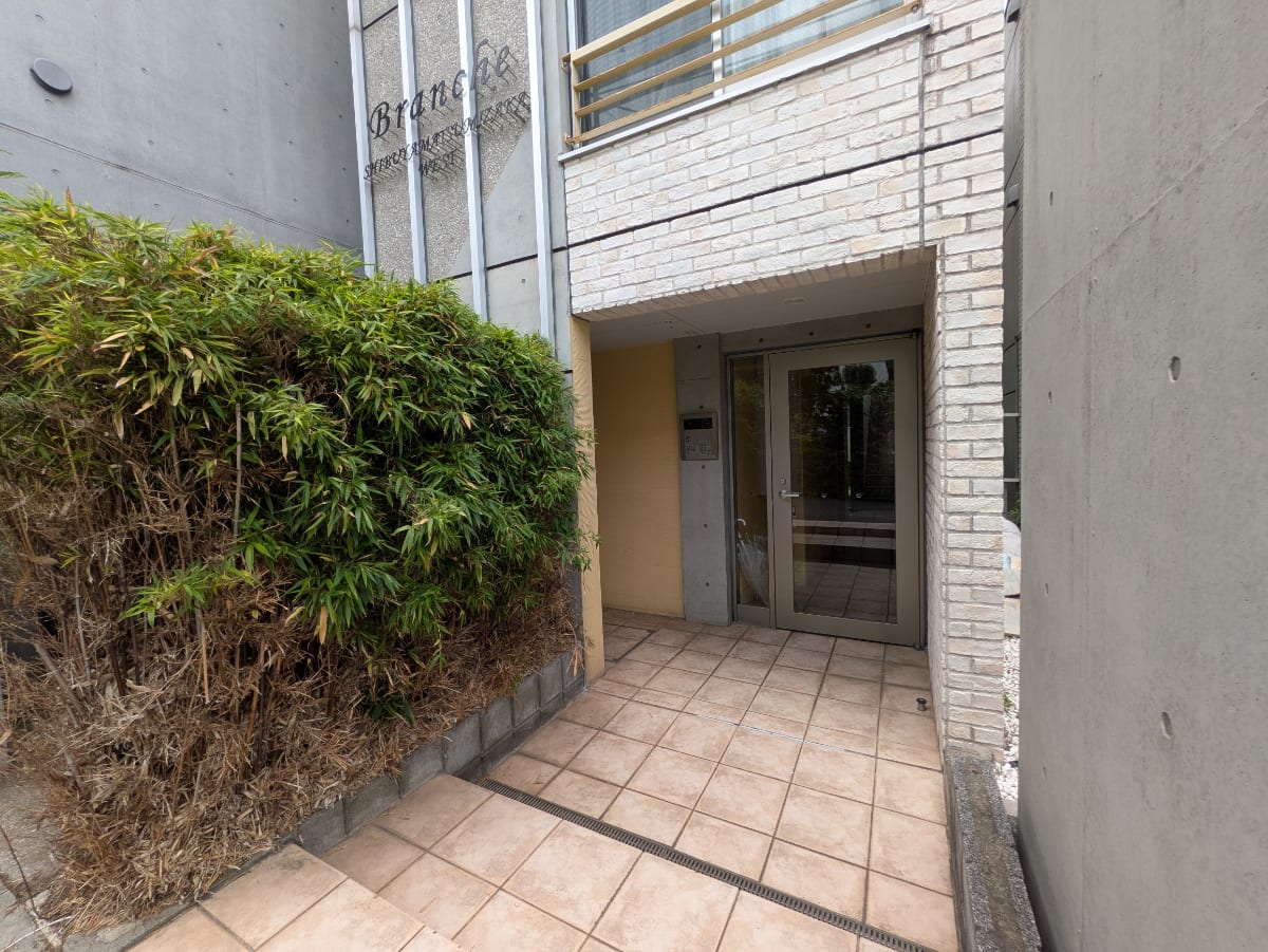 v20251025150703/fresh/building/J00100483089_3