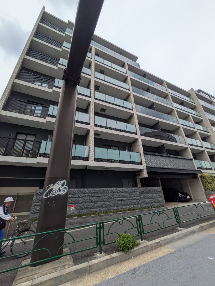 v20251025150703/fresh/building/J00100495894_1