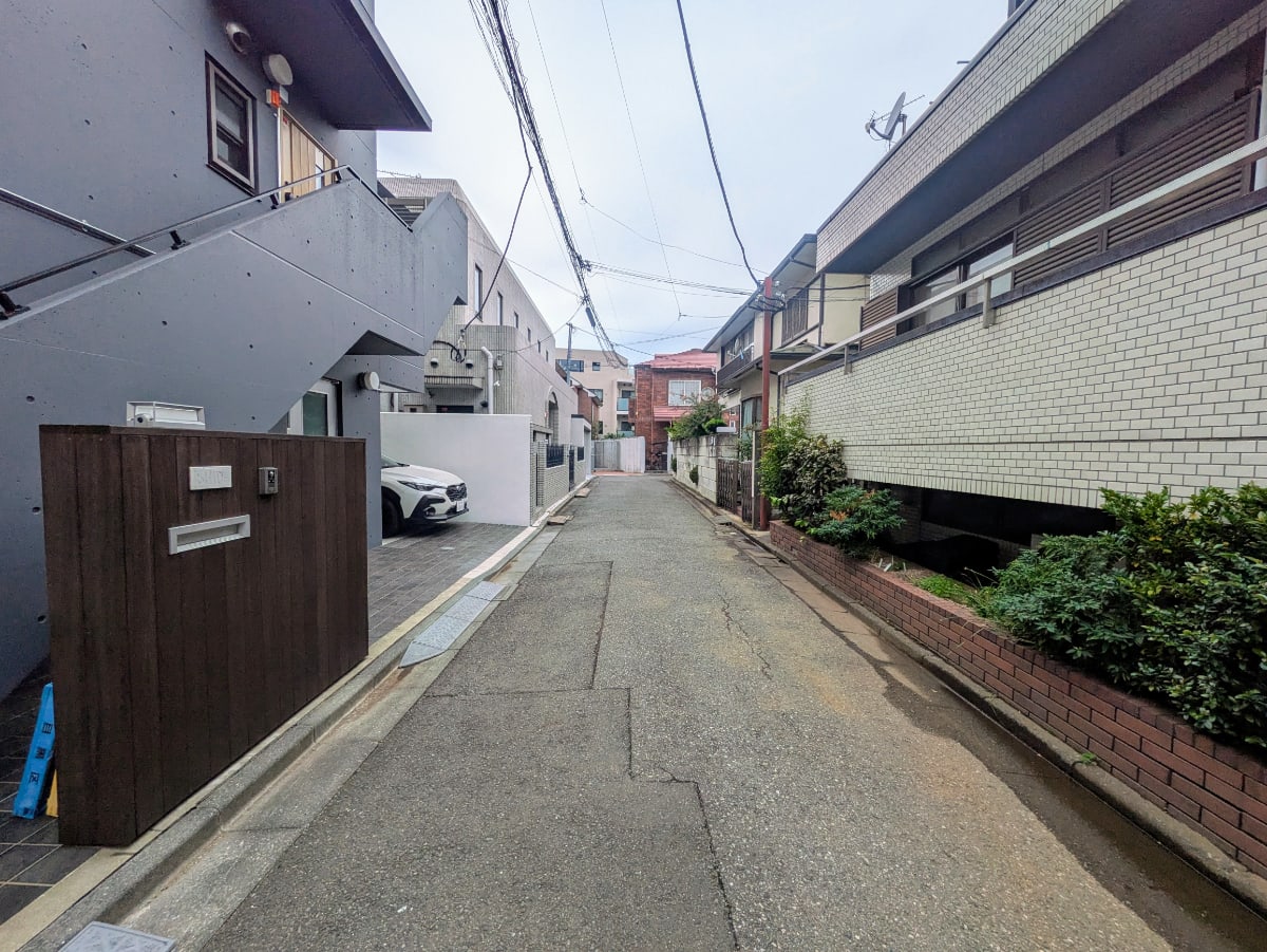 v20251029150704/fresh/building/J00100403254_9