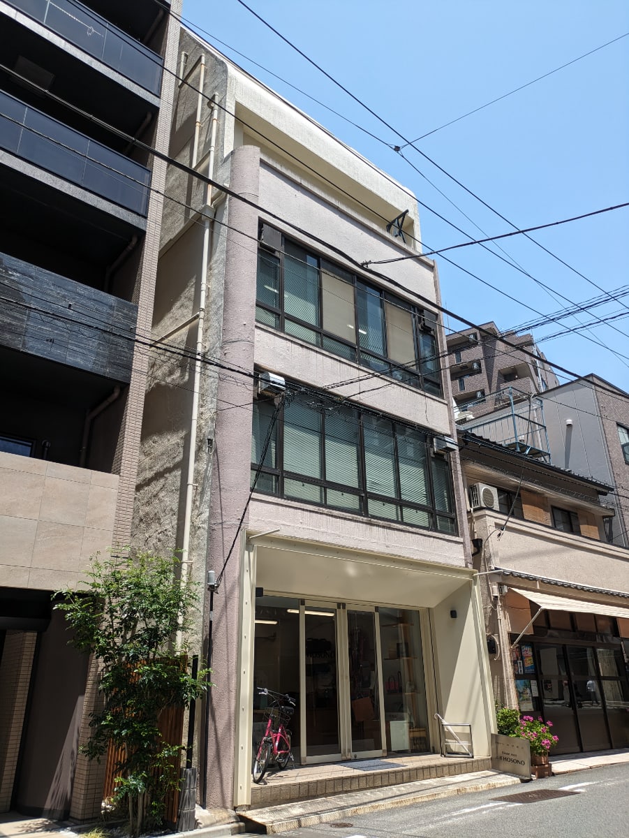 v20251106150802/fresh/building/J00100380594_17