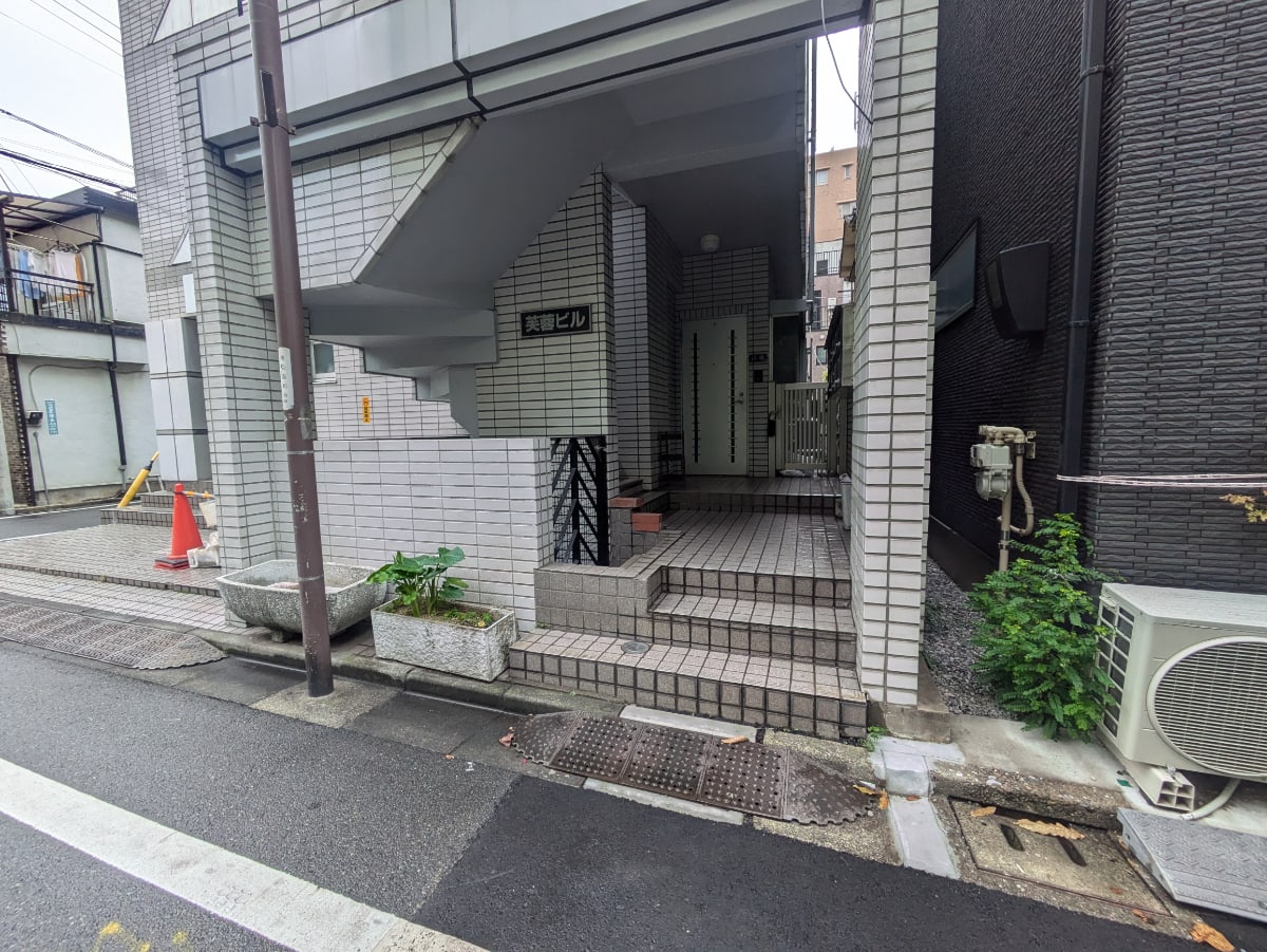 v20251123150654/fresh/building/J00100388584_3