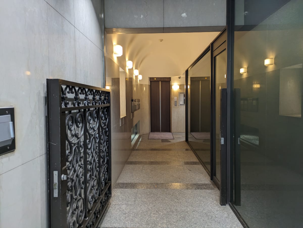v20251123150654/fresh/building/J00100389579_9