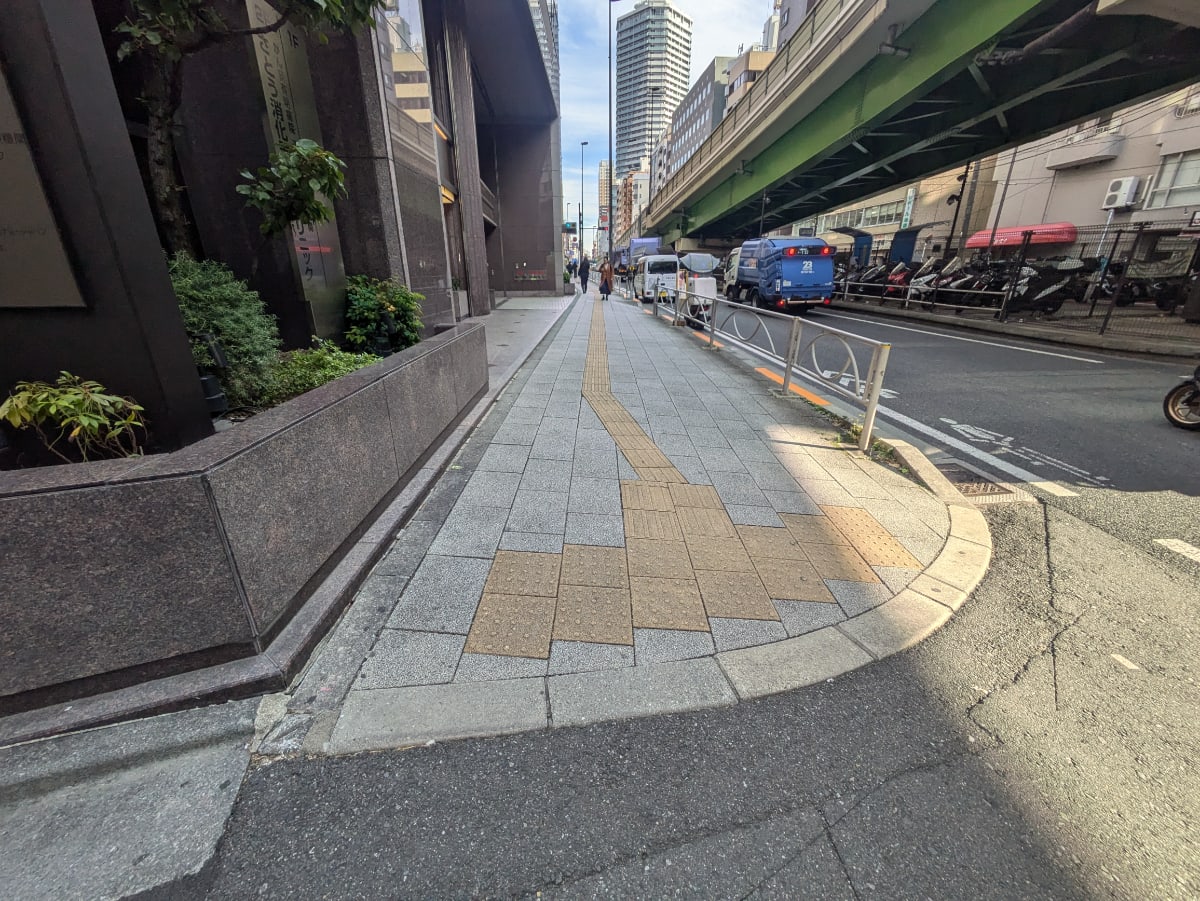 v20251125150804/fresh/building/J00100370372_13