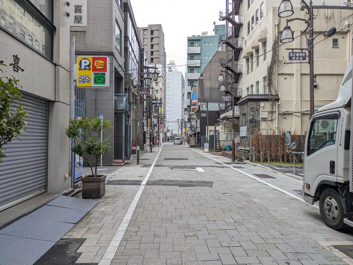 v20251204150956/fresh/building/J00100392787_2