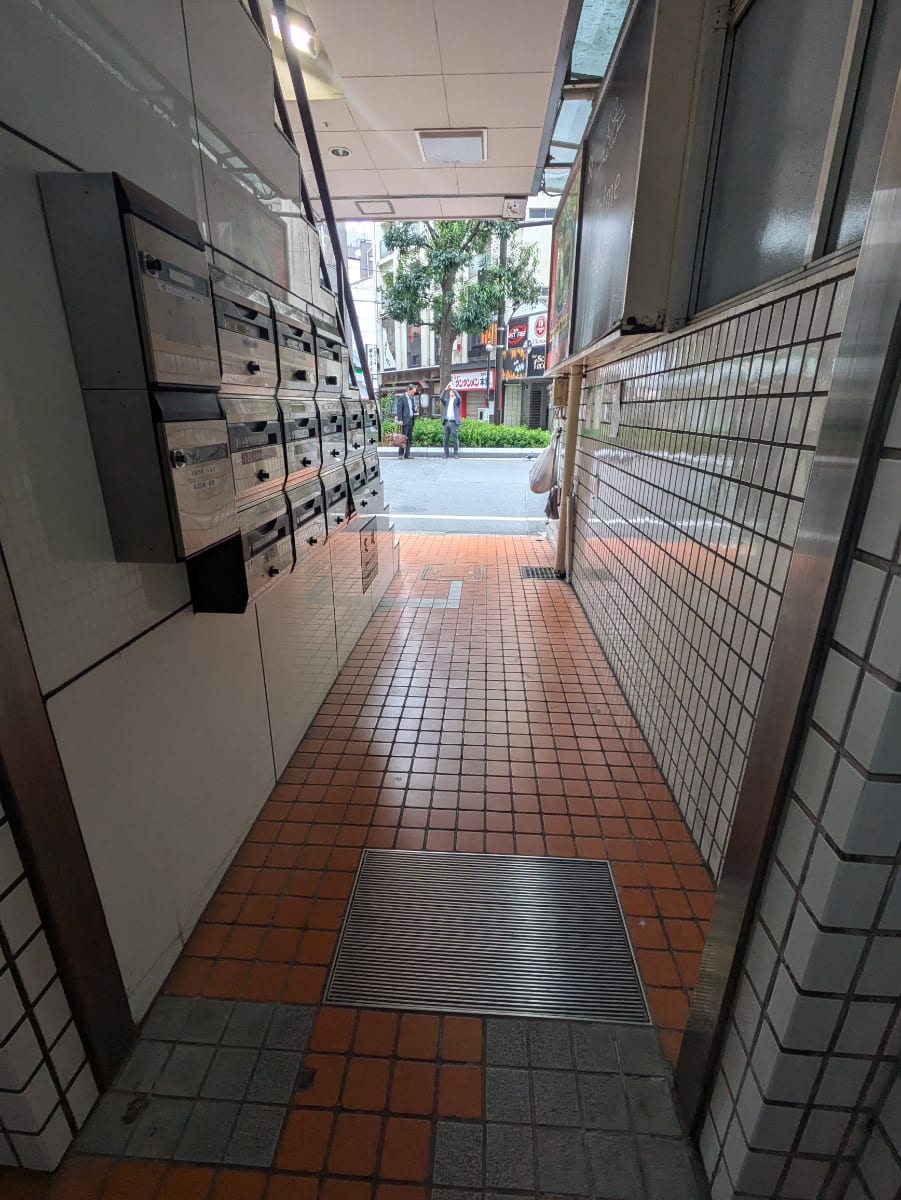v20251211150803/fresh/building/J00100379396_16