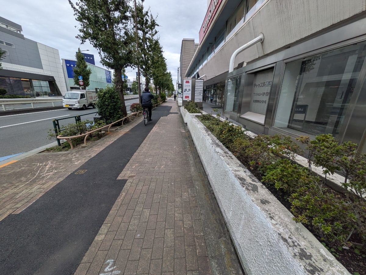 v20251211150803/fresh/building/J00100380577_17