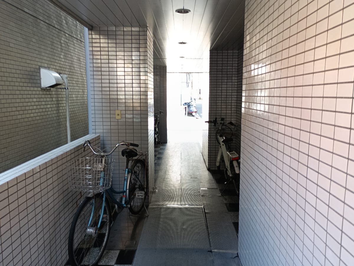 v20260406072300/fresh/building/J00100373276_9