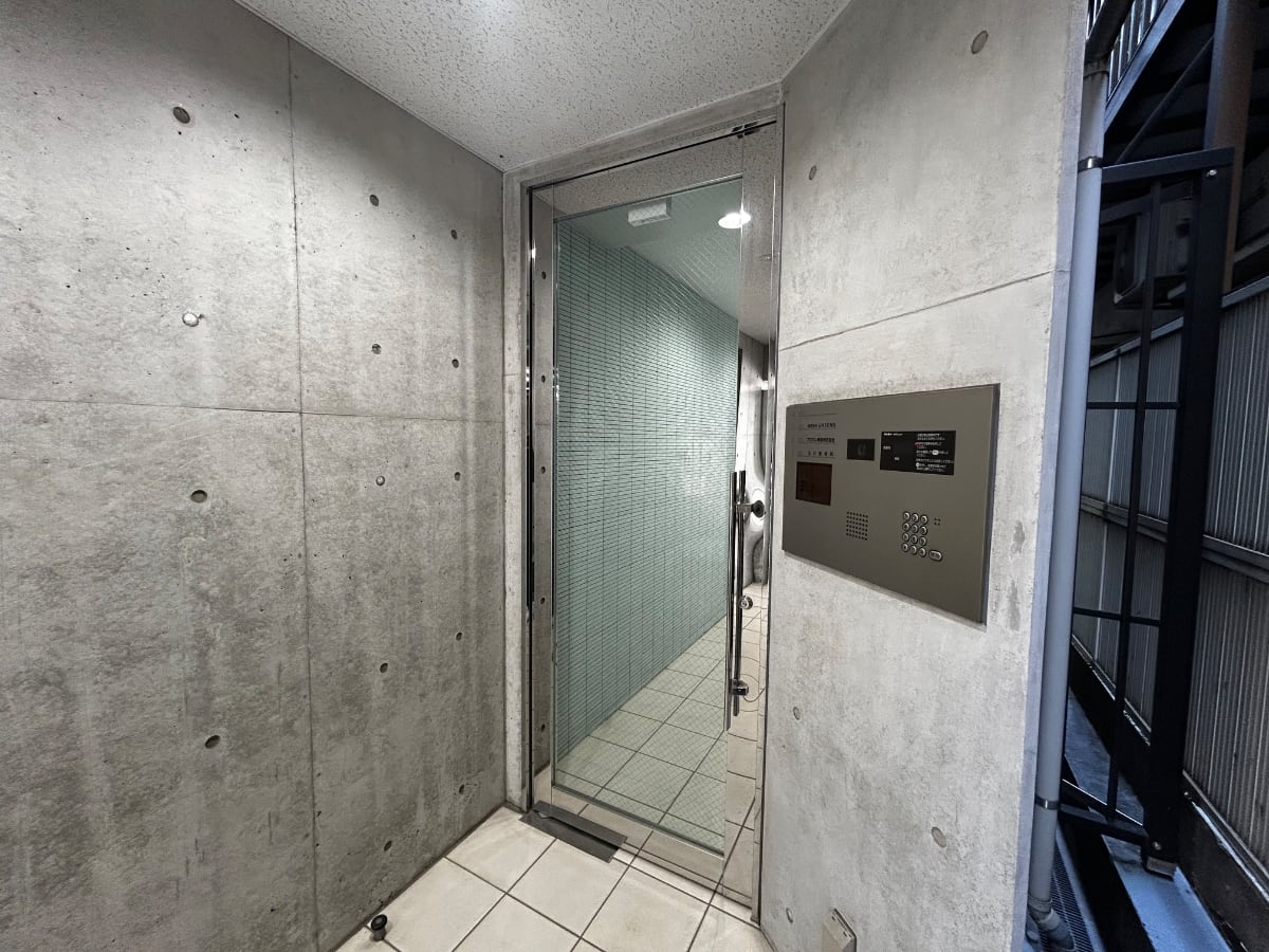 v20260406072747/fresh/building/J00100396303_9