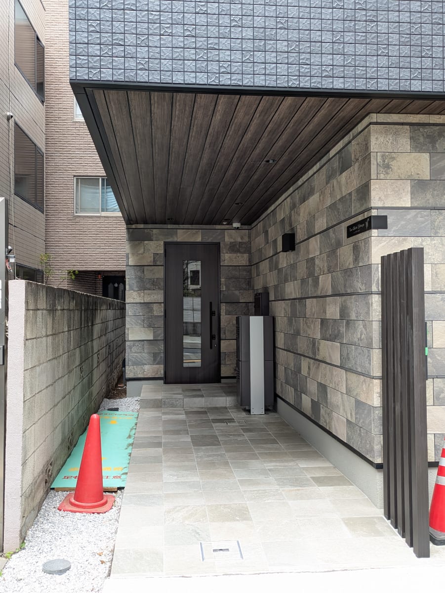 v20260418150639/fresh/building/J00100635079_3