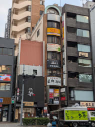 v20251009150657/fresh/building/J00100366453_6