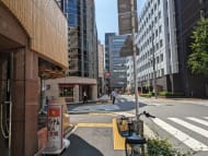 v20251009150657/fresh/building/J00100370111_16