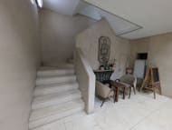 v20251013150705/fresh/building/J00100430568_11