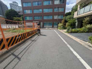 v20251014150839/fresh/building/J00100478945_12