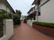 v20251025150703/fresh/building/J00100404069_9
