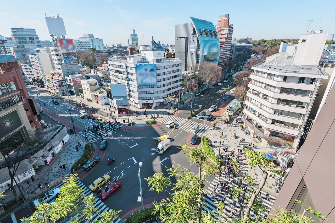 表参道駅出口付近